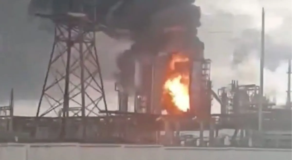 Noc rojów dronów w Rosji. Zakłady zbrojeniowe i nowoczesna rafineria w ogniu