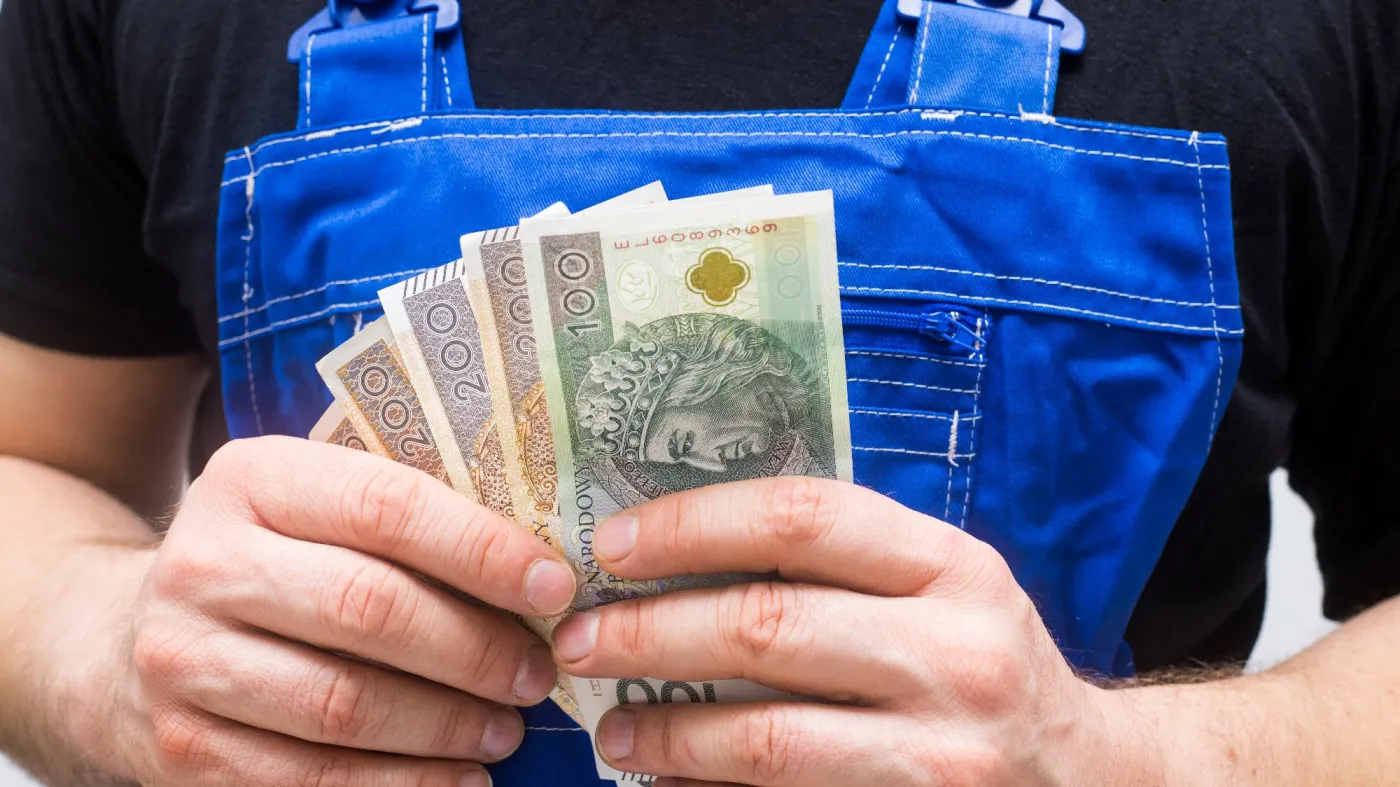 Zarobki, przeciętne miesięczne wynagrodzenie