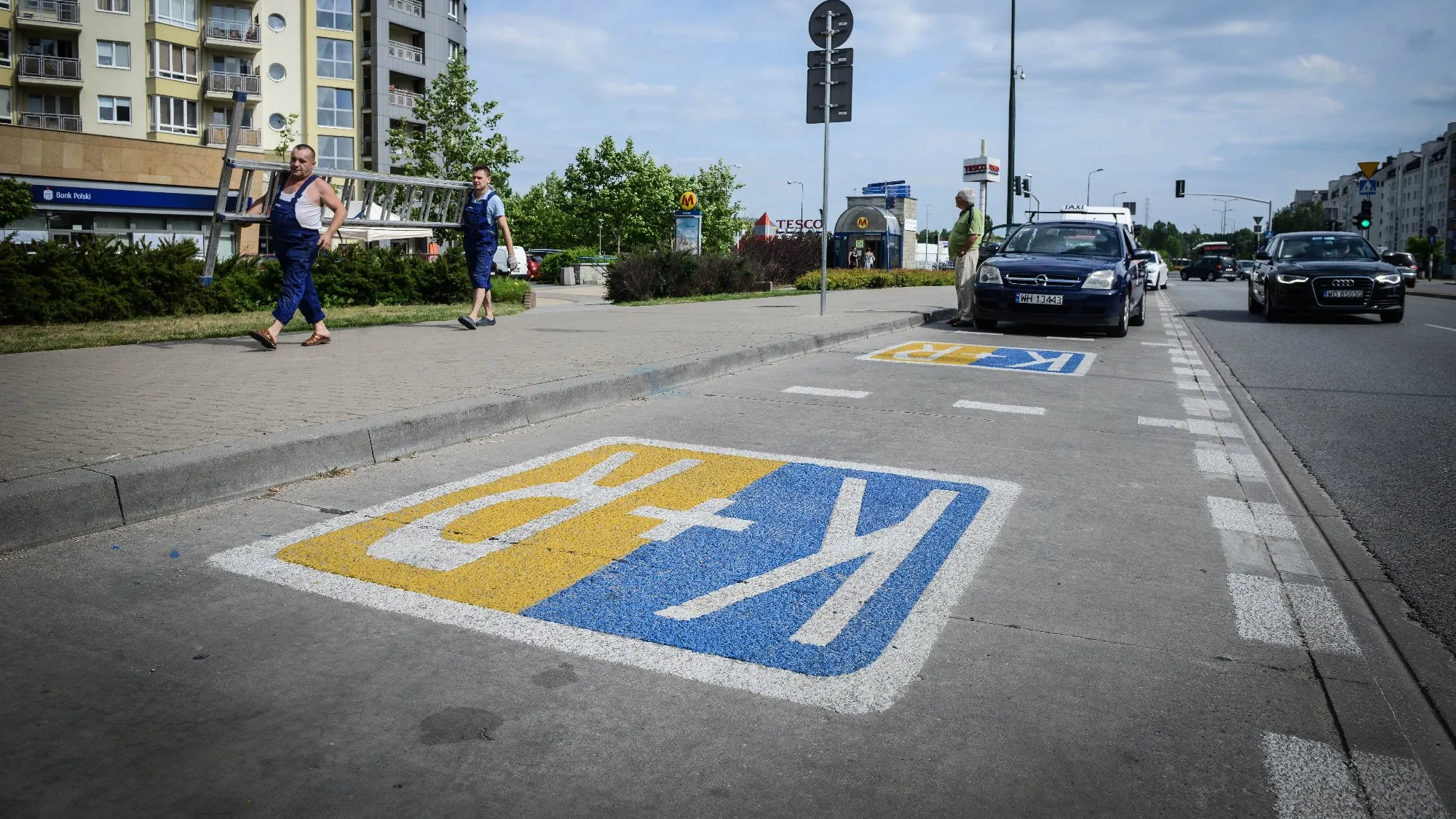 „Parkingi dla Ukraińców” pod szkołą? Prawda jest zupełnie inna