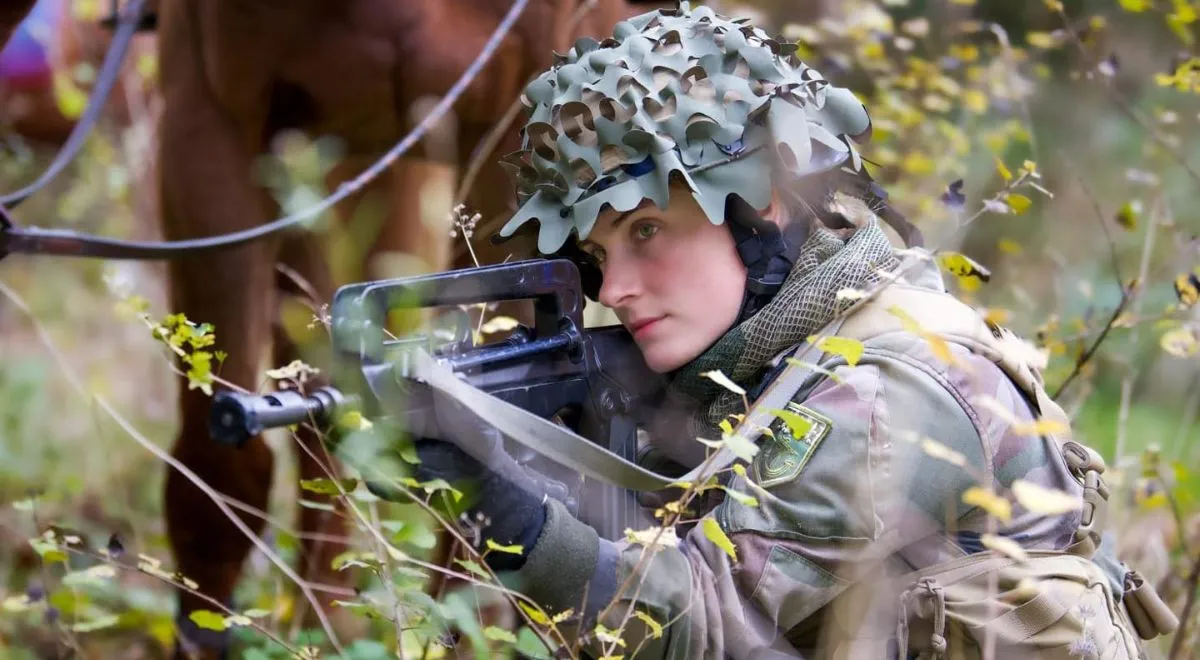 Gwardzistka z karabinem