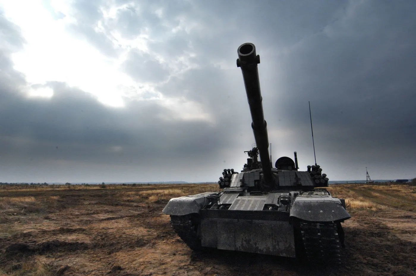 Siemoniak: Konflikt prezydent-MON o tarczę i rosomaki to nieprawda