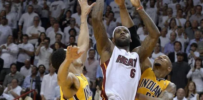 Słynny bokser zarobił ponad 4 mln dolarów na... meczu koszykówki