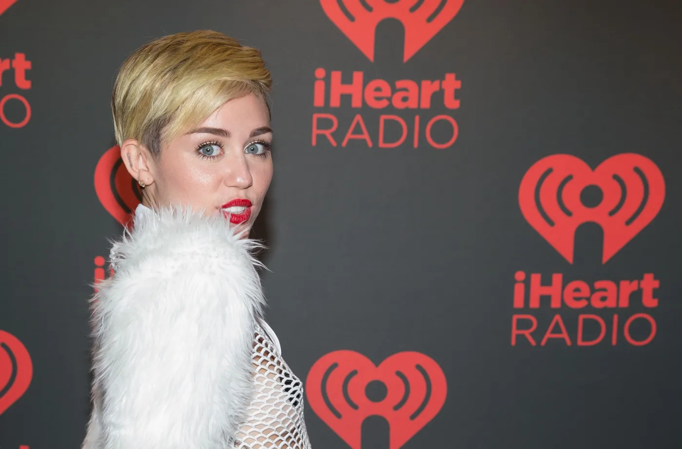 1512377-miley-cyrus.jpg
