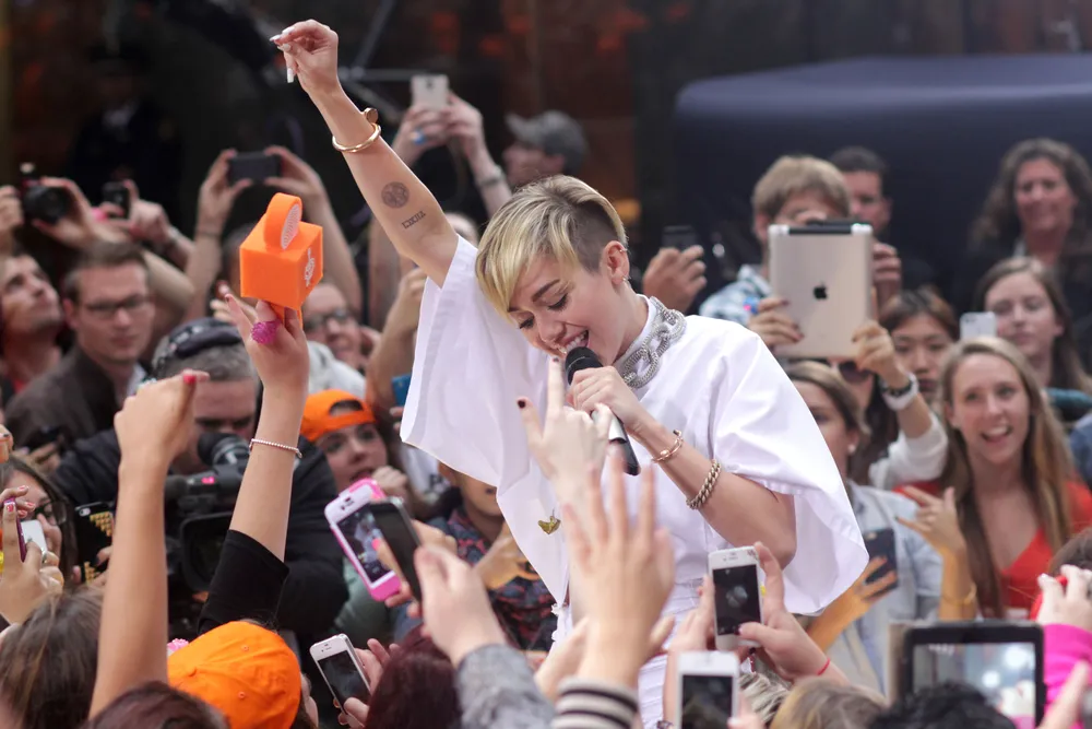 1587701-miley-cyrus.jpg