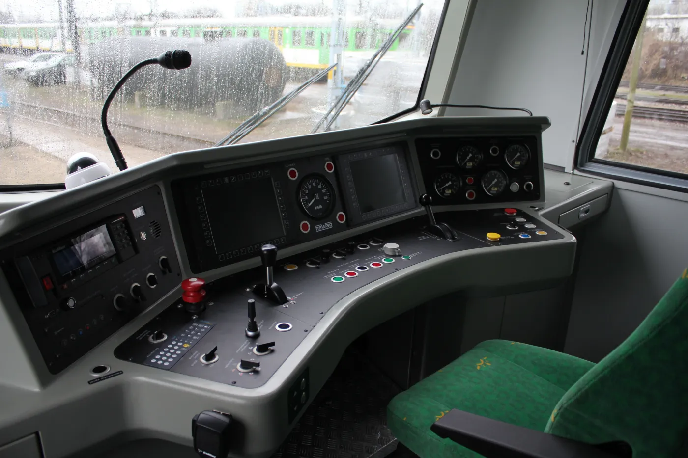 Maszynista - zawód przyszłości? Spółki kolejowe podkupują sobie ludzi