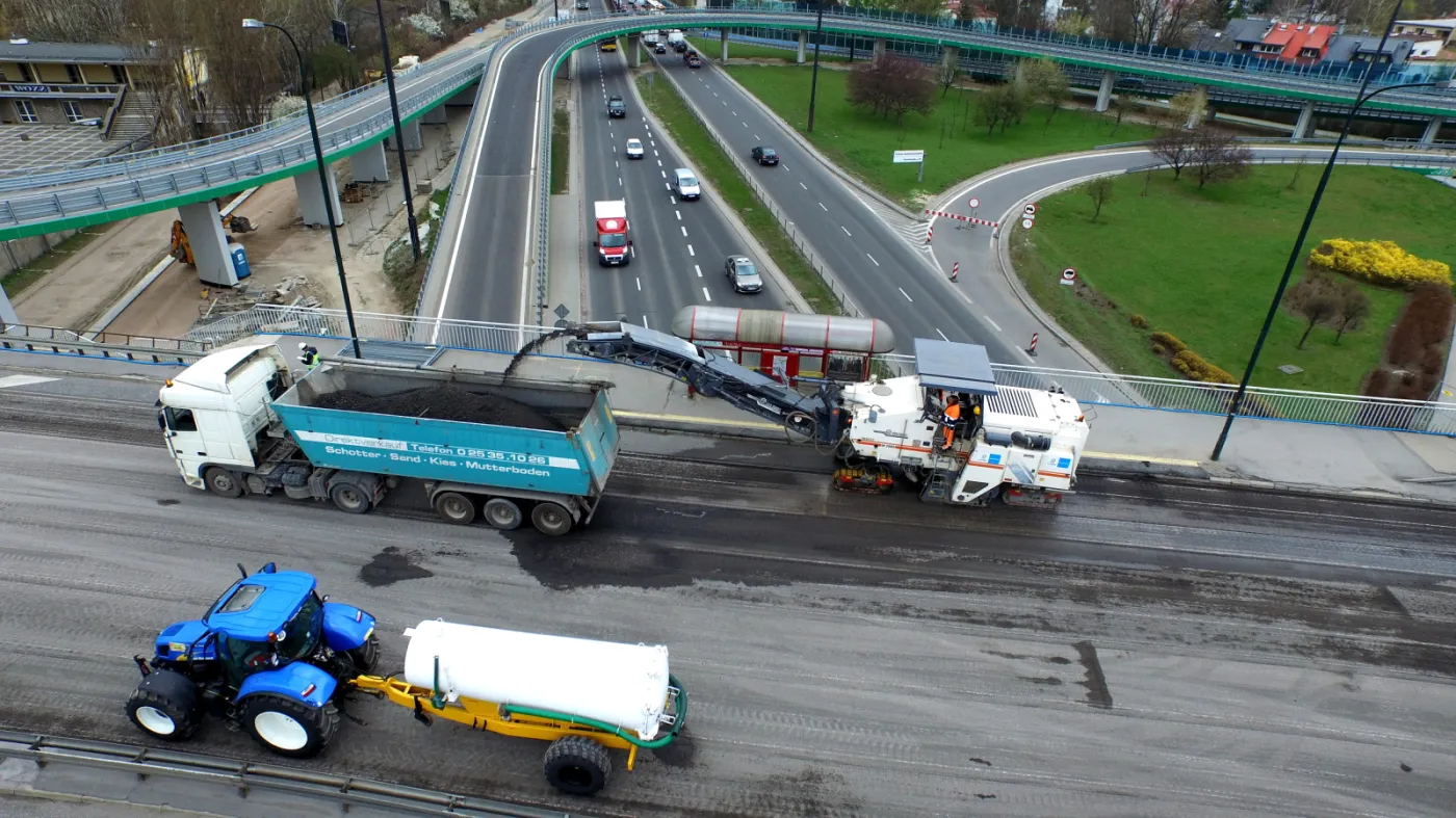 2144012-rozpoczal-sie-remont-mostu-lazienkowskiego.jpg