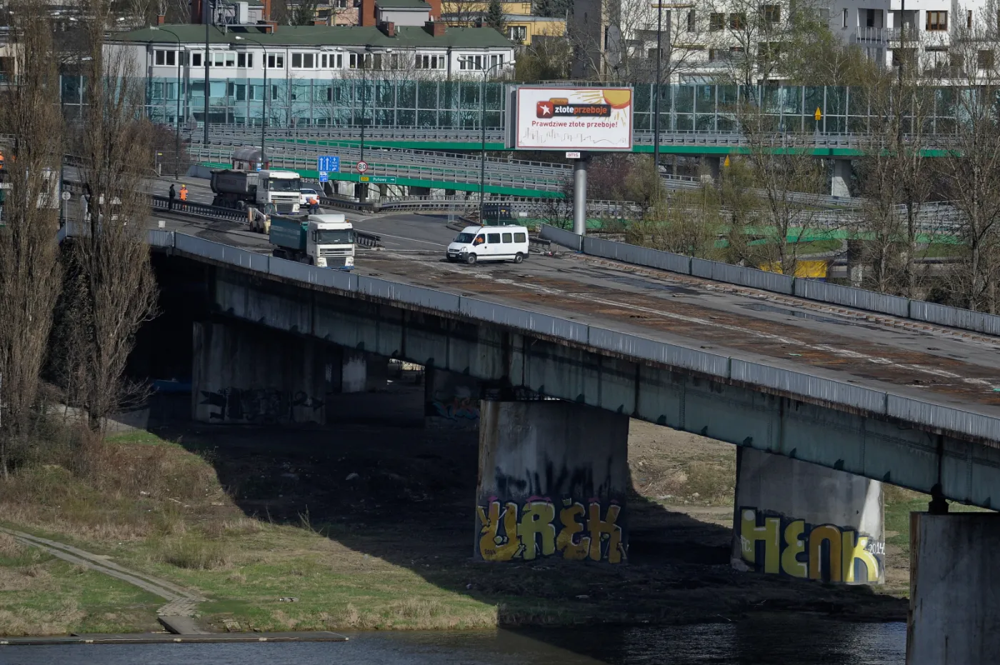 2144307-rozpoczal-sie-remont-mostu-lazienkowskiego.jpg