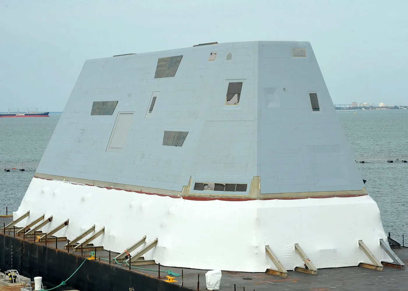 2400054-uss-zumwalt.jpg