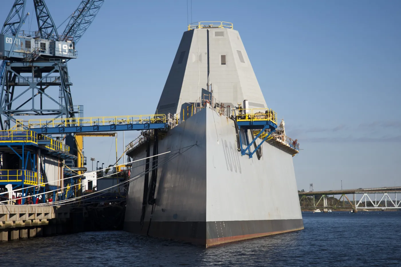 2400083-uss-zumwalt.jpg