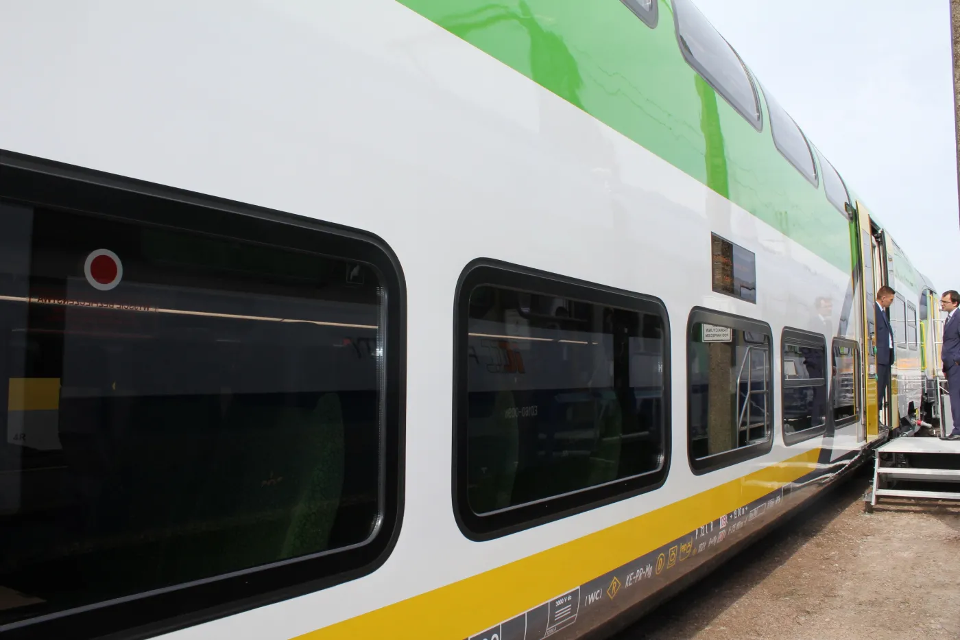 Koleje Maz. zamówiły w Pesie 20 wagonów środkowych, dwie lokomotywy i dwa wagony sterownicze