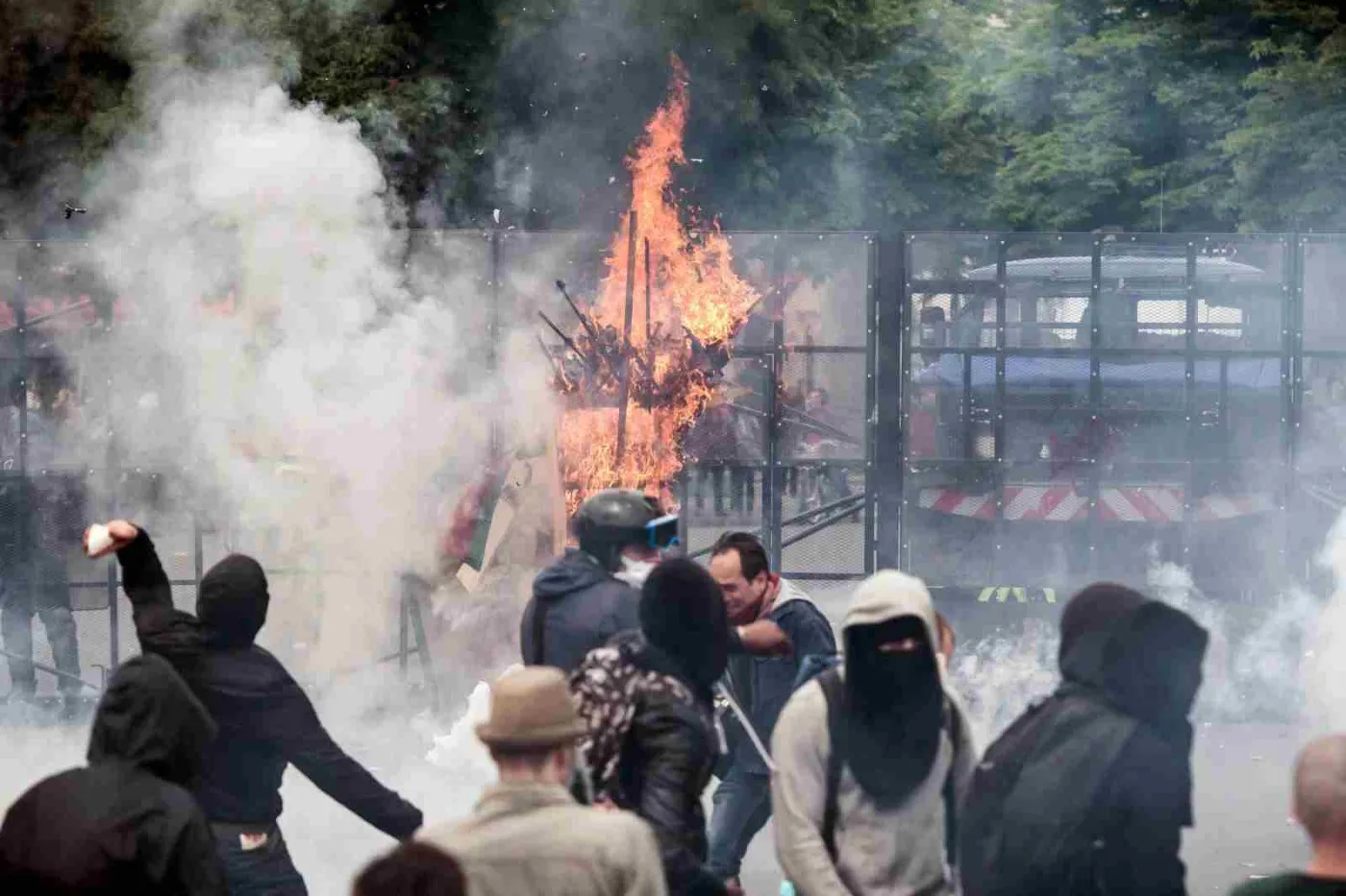 Zamieszki we Francji EPA/CHRISTOPHE PETIT TESSON Dostawca: PAP/EPA.