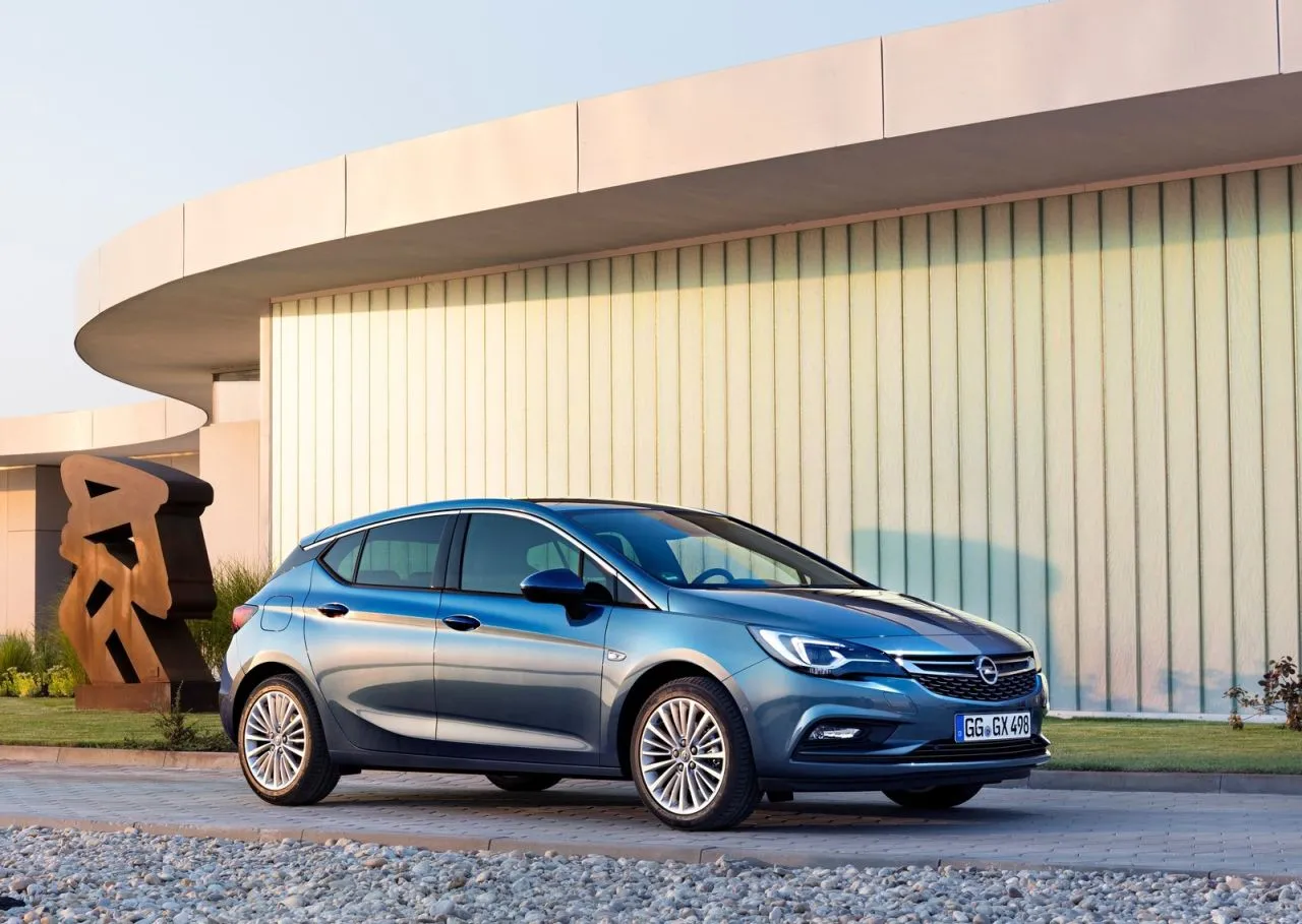 2724729-opel-astra-3.jpg