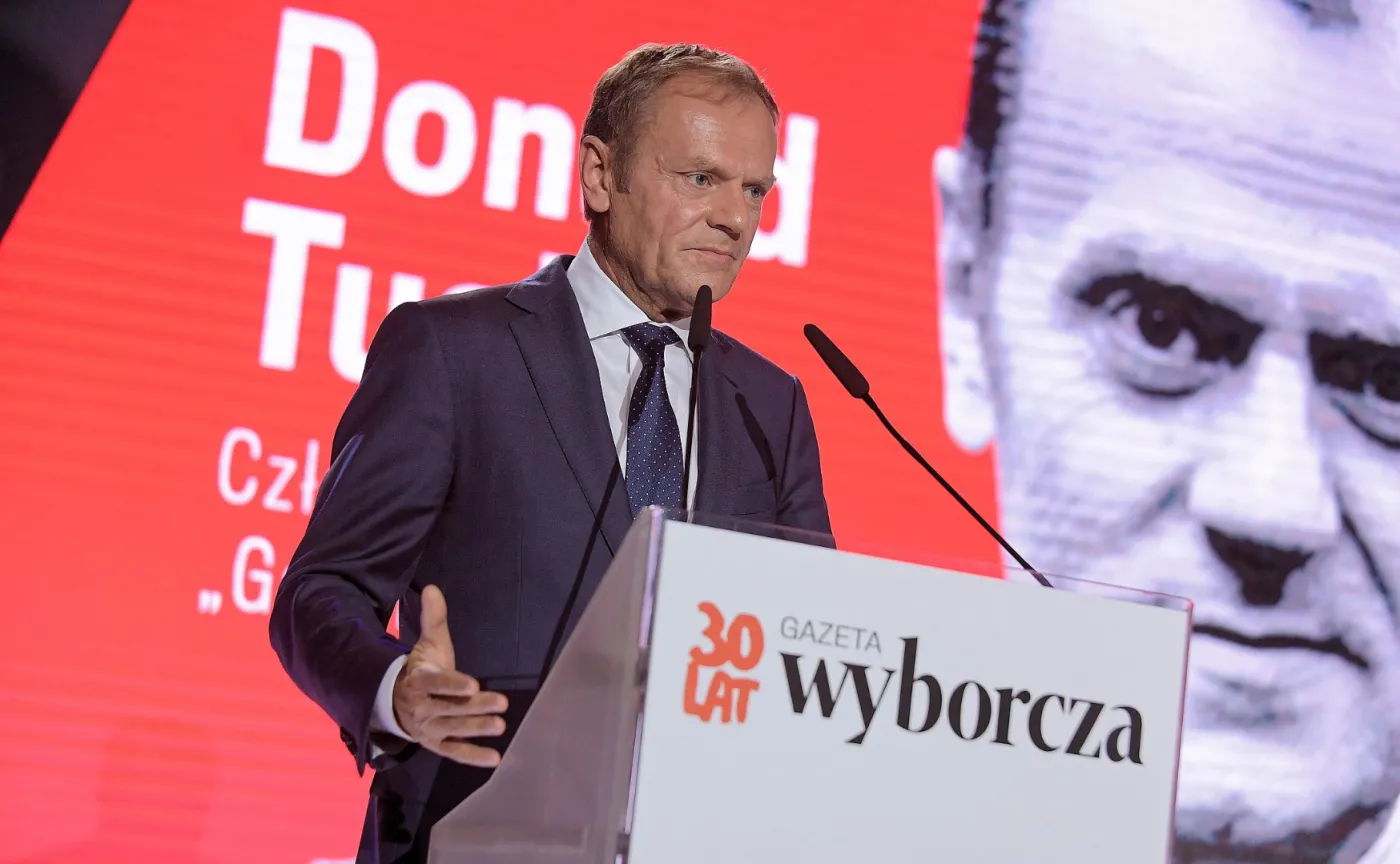 Saryusz-Wolski: Tusk "jątrzy" i wychodzi z roli szefa Rady Europejskiej