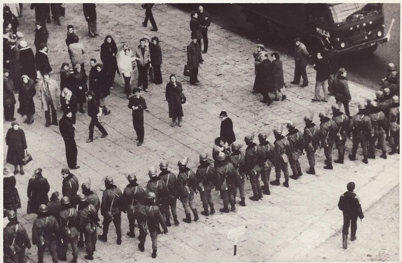 Obalacze ustroju, czyli podziemne rozgłośnie w stanie wojennym