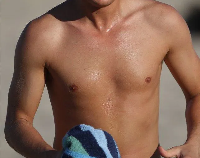 Do kogo należy ten piękny tors?