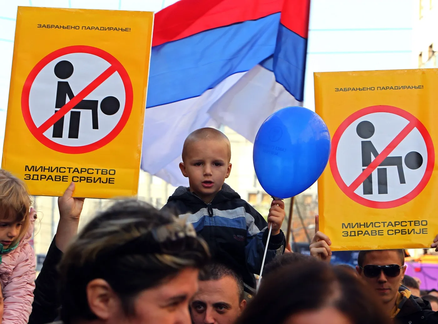Zadyma podczas marszu równości