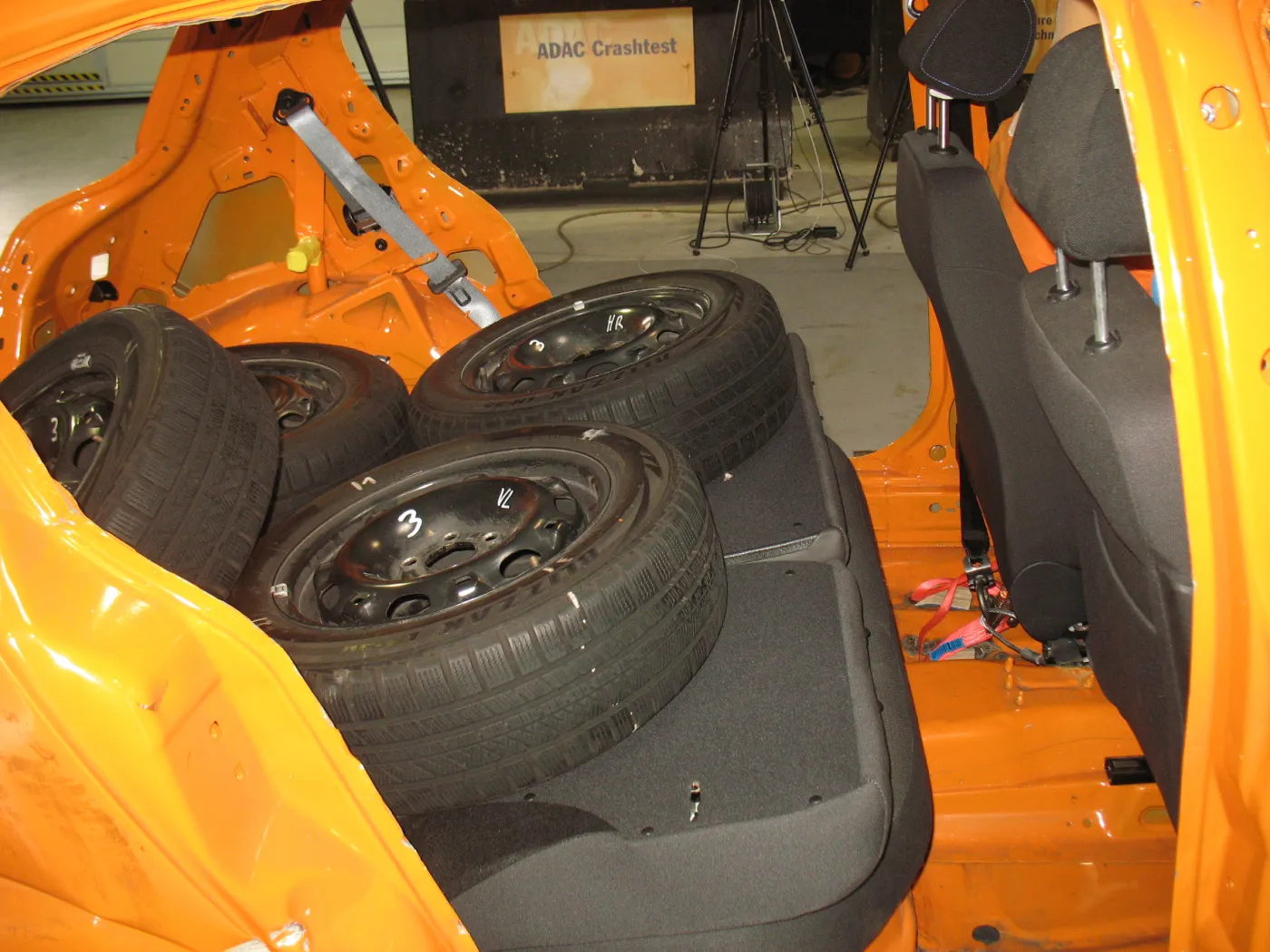 crashtest_ladungssicherung_2010_vorher_15_1581186.jpg