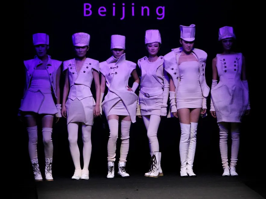 Propozycje projektantów z Chin na Chińskim Tygodniu Mody