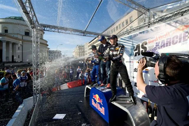 podium_c_lukasz_nazdraczew_redbullphotofiles_1532194.jpg