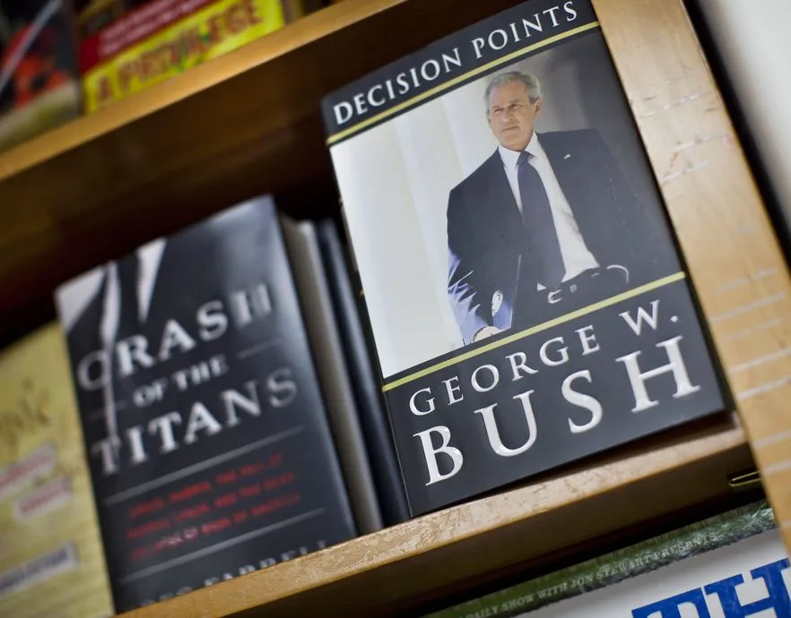 Więcej niż Nixon, mniej niż Clinton. Ile Bush dostał za książkę?