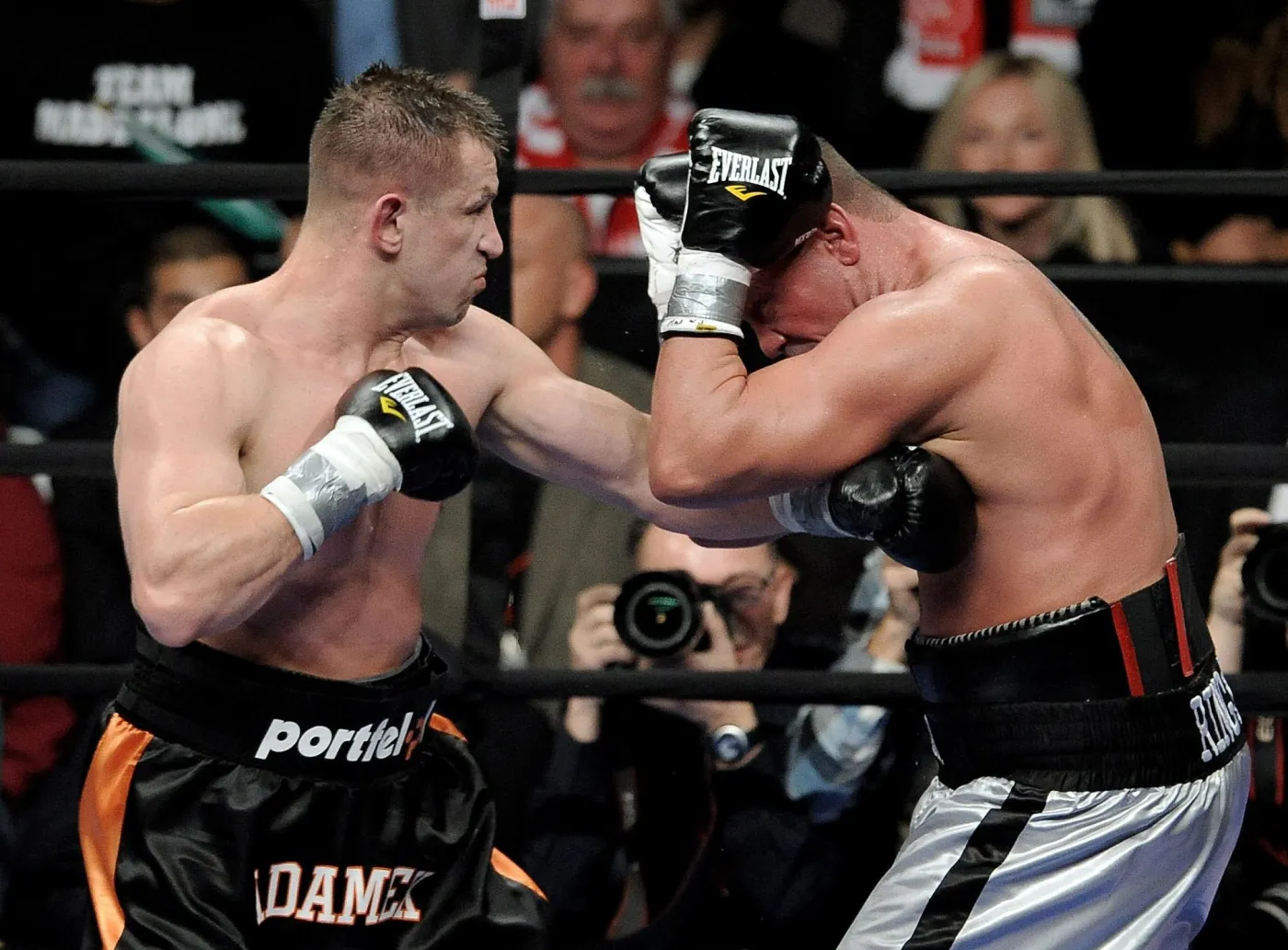 Tak Adamek wykończył rywala