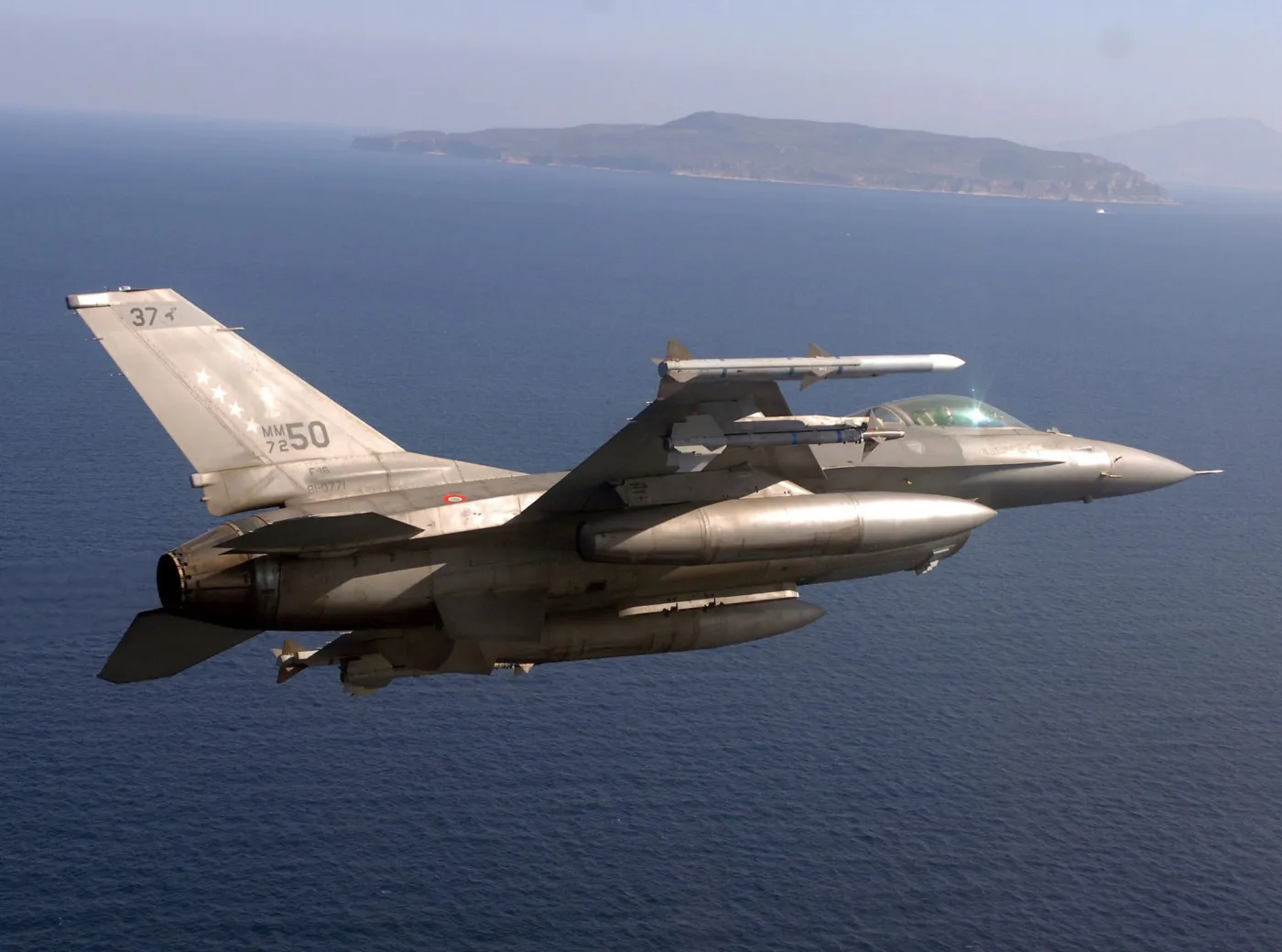 Włoski myśliwiec F-16 ADF