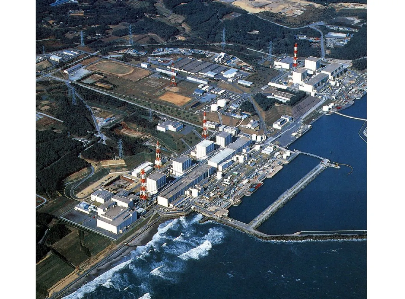 Japończycy odzyskali kontrolę nad kolejnymi dwoma reaktorami w Fukushimie