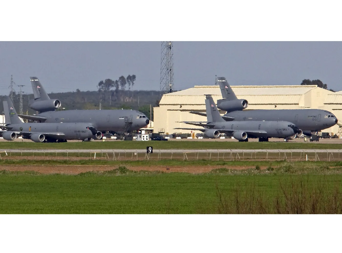 Lawina krytyki po decyzji Obamy o włączeniu się do interwencji zbrojnej w Libii