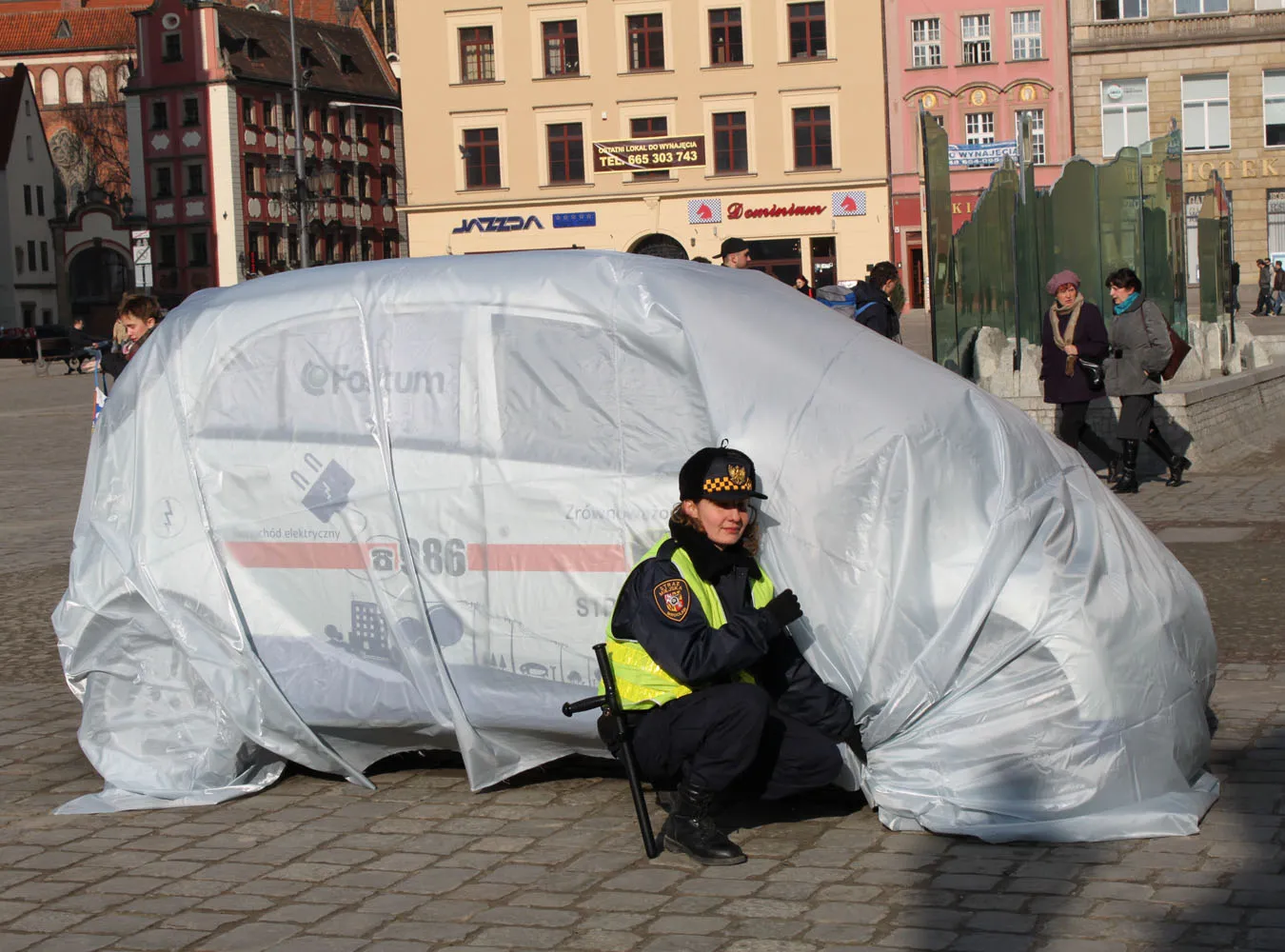 Uwaga! Oto nowy, japoński radiowóz straży miejskiej!