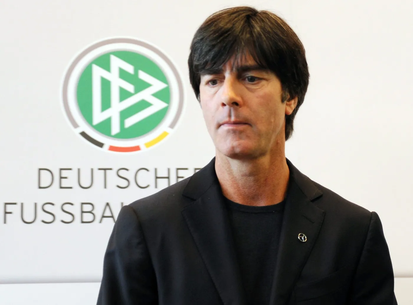 Niebieski sweter selekcjonera kadry kupiony za milion euro