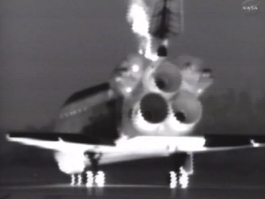 Dziękujemy, do widzenia! Endeavour wylądował po raz ostatni