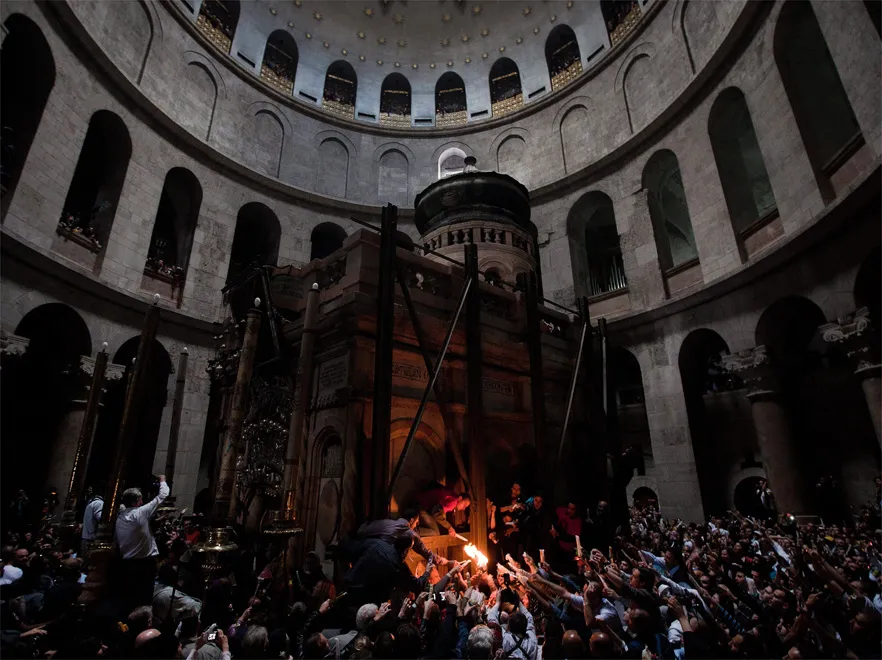 "Cud świętego ognia" w Bazylice Grobu Pańskiego