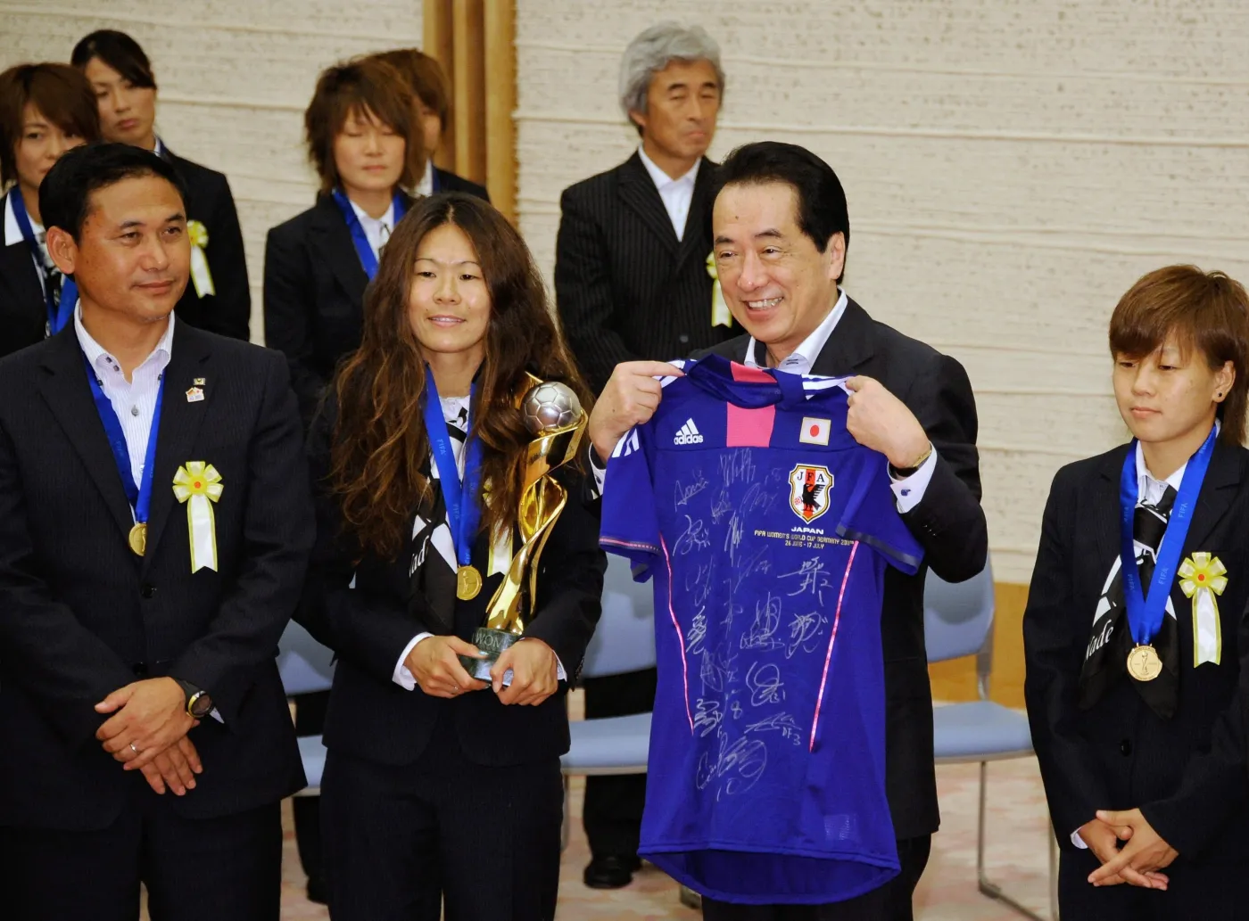 Cesarskie powitanie japońskich piłkarek