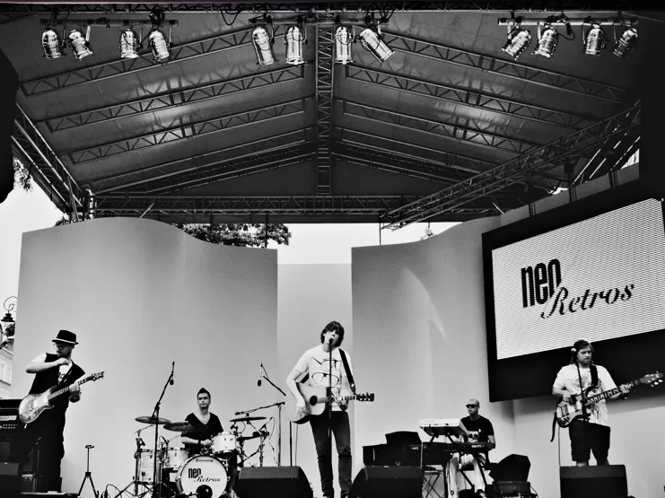 2271680-neo-retros.jpg