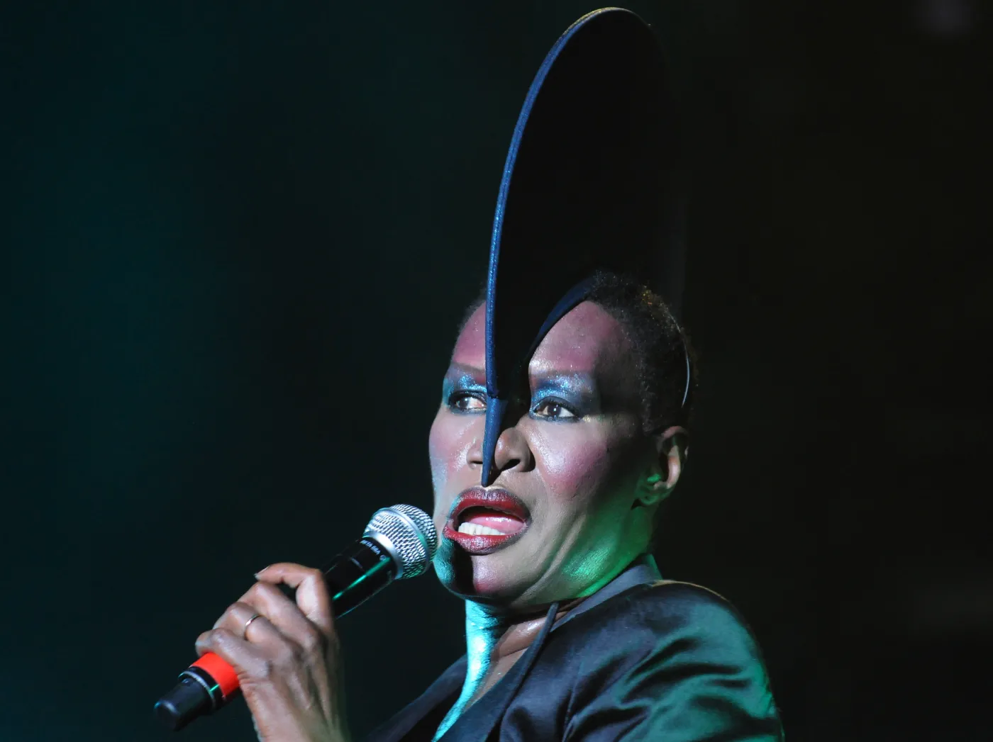2337325-grace-jones.jpg