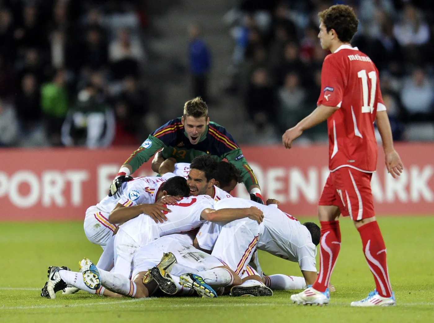 Hiszpanie mistrzami Europy. Zobacz cudownego gola piłkarza Barcelony