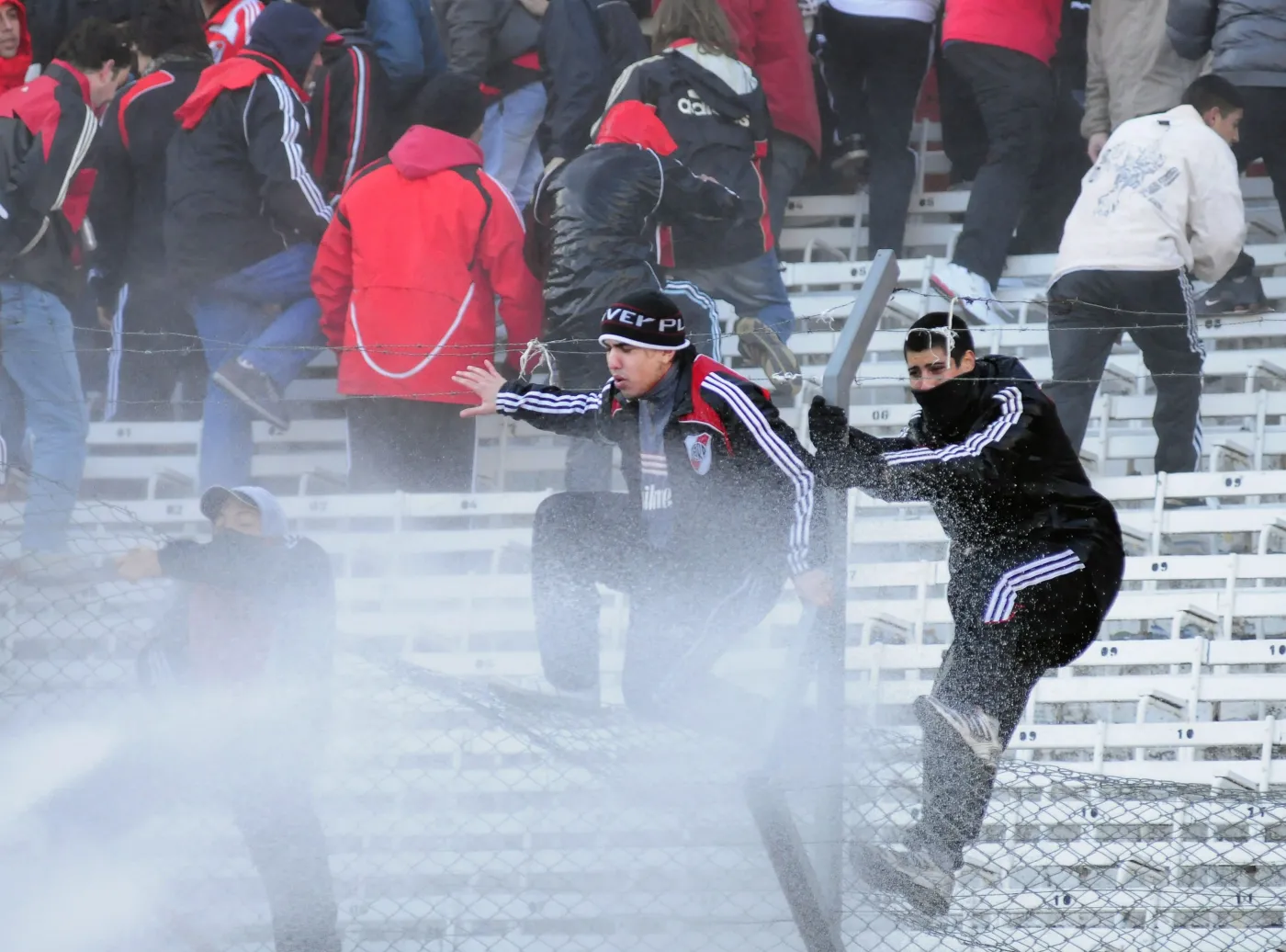 Kibice nie potrafili pogodzić się ze spadkiem. Zobacz zamieszki w Buenos Aires
