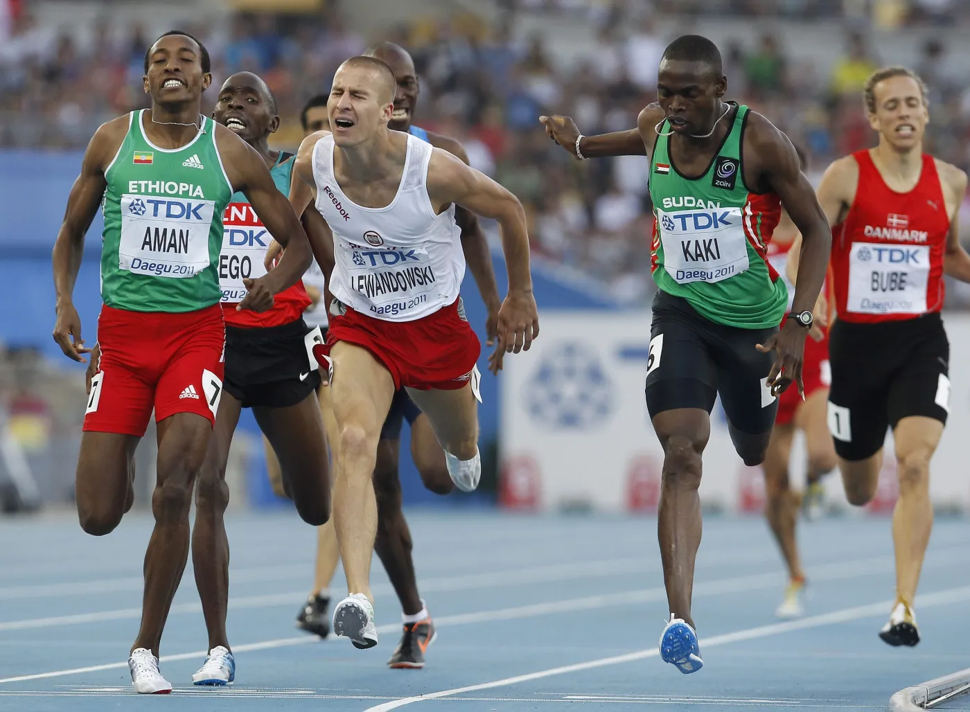 2425383-marcin-lewandowski-na-mecie-polfinalowego.jpg