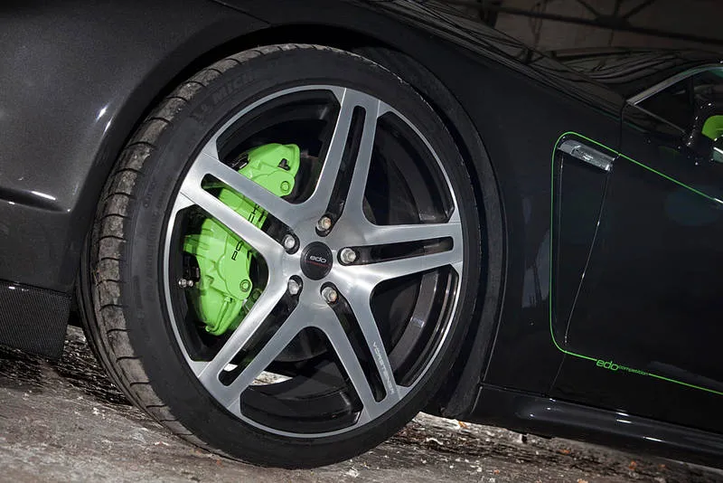 2624527-porsche-panamera-edo-competition-hellboy-31.jpg