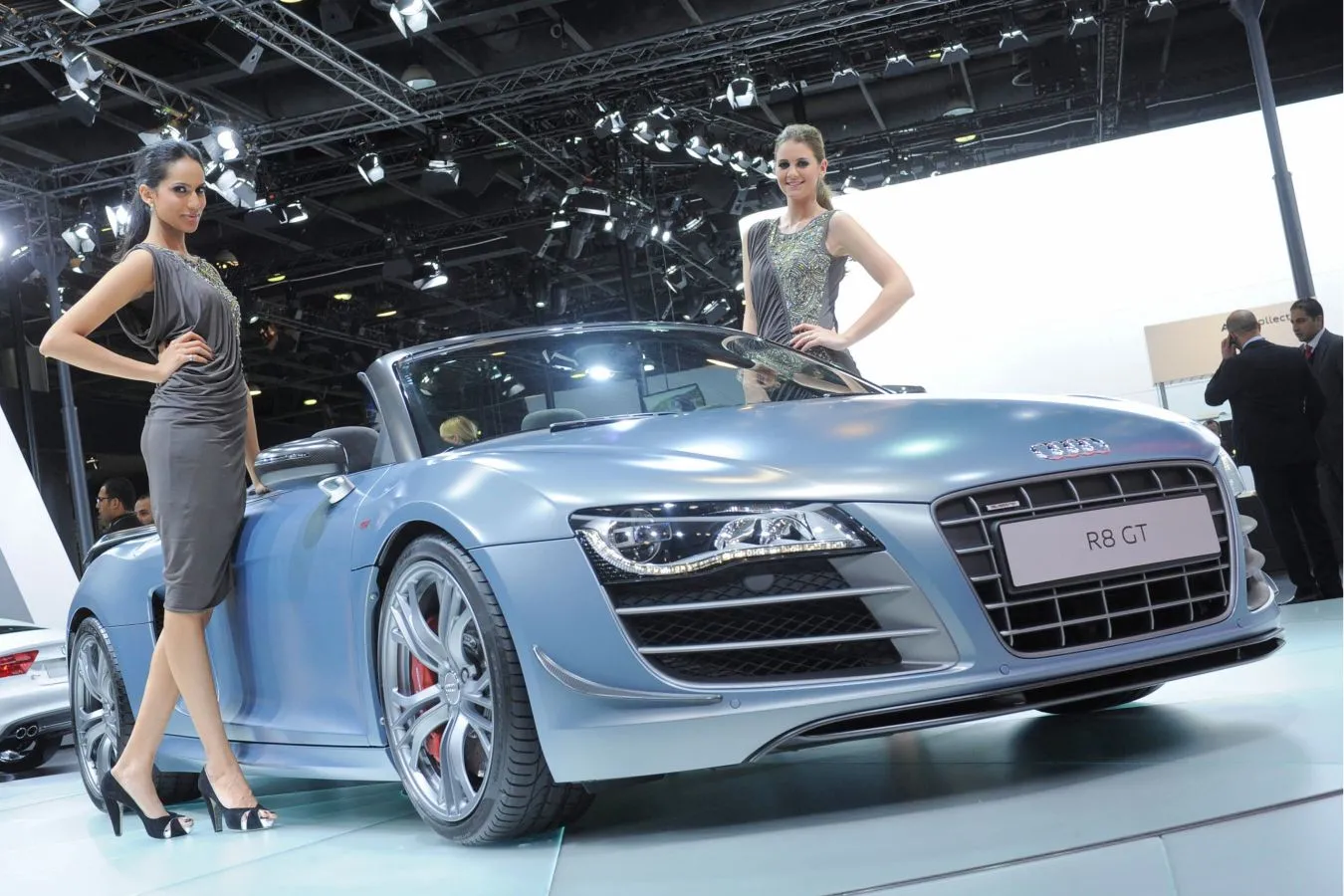 Arabskie ślicznotki i kosmiczne auta! Oto, jak dobrze być szejkiem