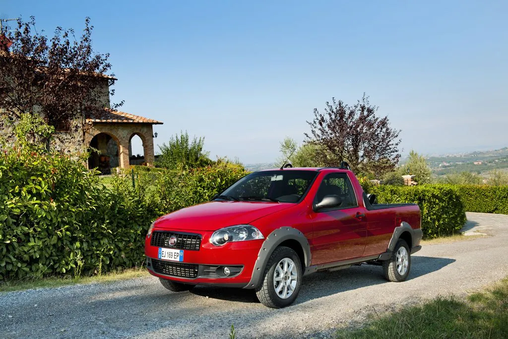 3061500-fiat-strada.jpg