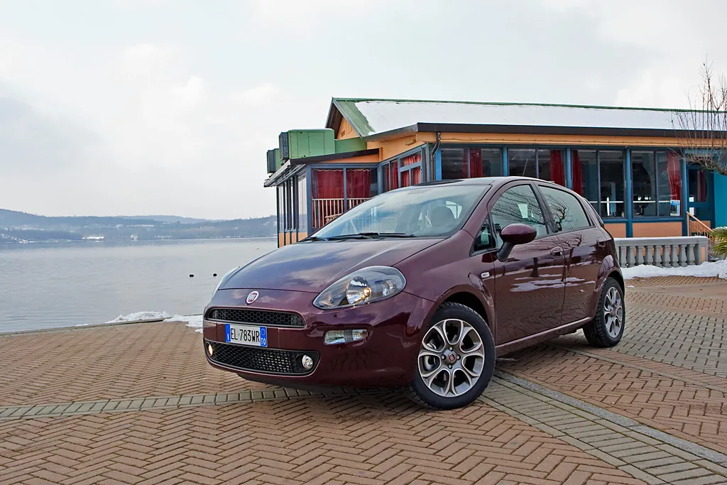 3090630-fiat-punto.jpg