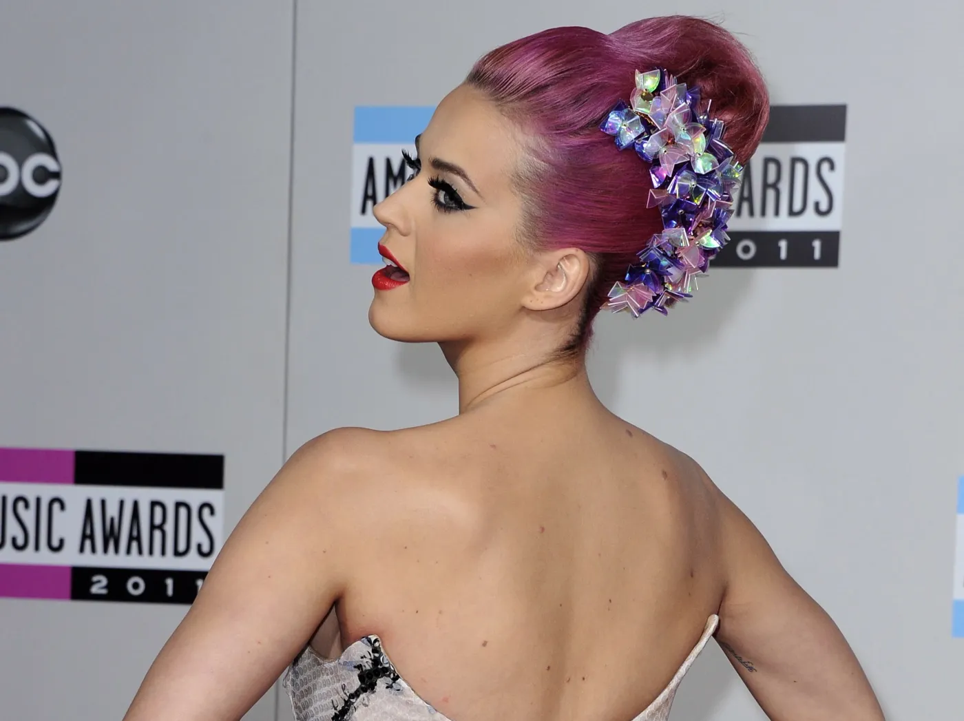 Mrucz i miaucz z Katy Perry! Gwiazda lansuje swoje perfumy