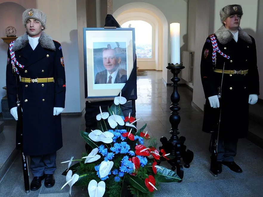 Dzwony biły w całym kraju. Wielkie osobistości na pogrzebie Havla