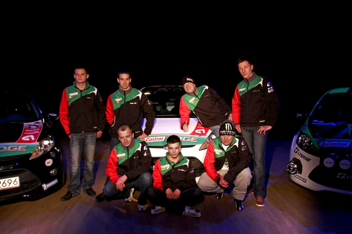  Zespół pucharu Castrol EDGE Fiesta Trophy. Z tyłu od lewej stoją: Aleksander Jaroszewicz, Radosław Typa, Rafał Stalmach, Dariusz Gurdziołek. Z przodu od lewej: Szymon Gospodarczyk, Hubert Ptaszek, Marcin Lisek