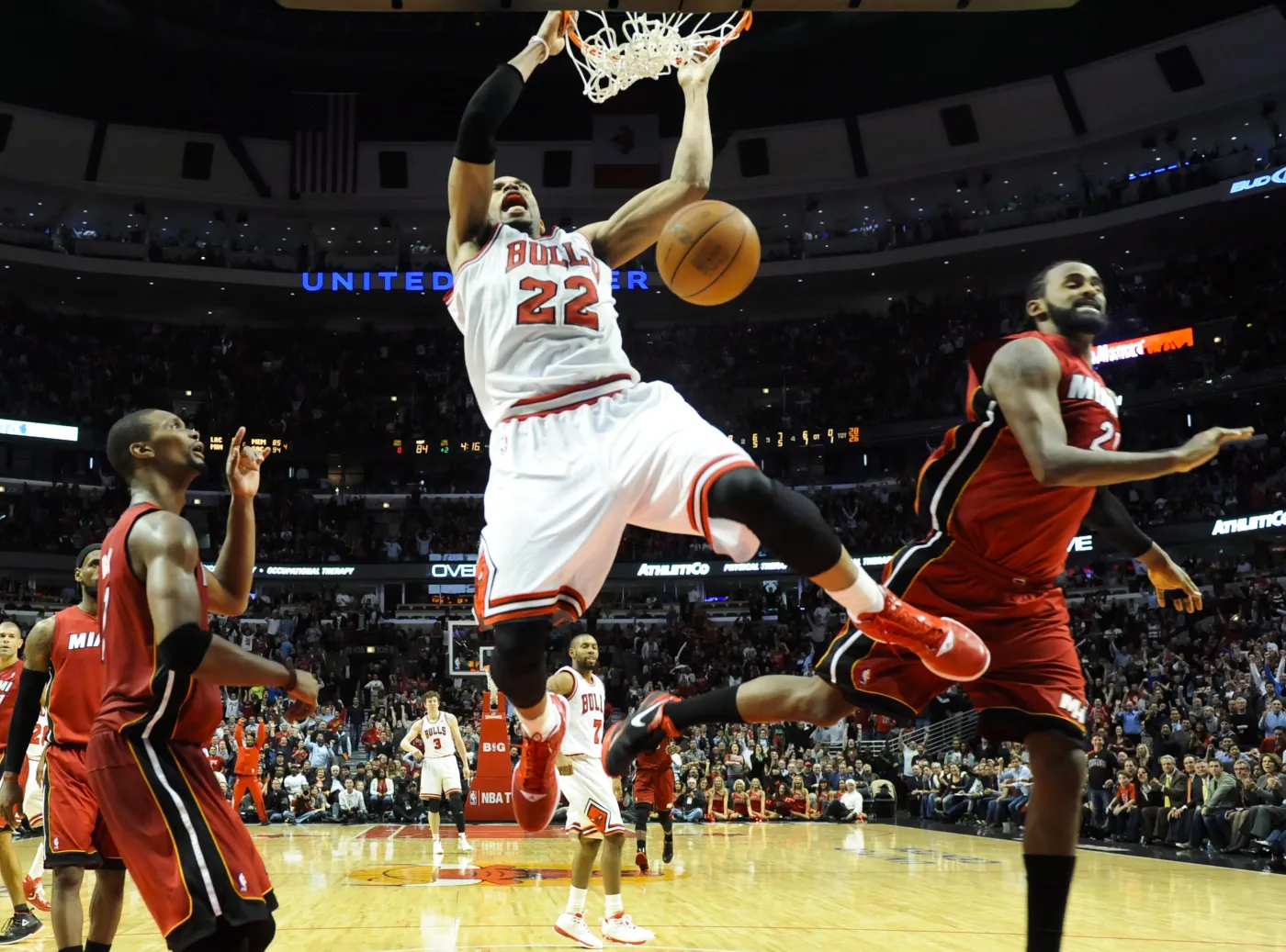 W meczu na szczycie ligi NBA Bulls lepsi od Heat