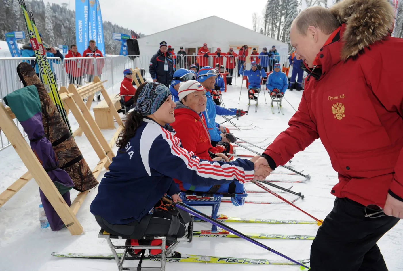 3202356-wladimir-putin-gratuluje-niepelnosprawnej.jpg