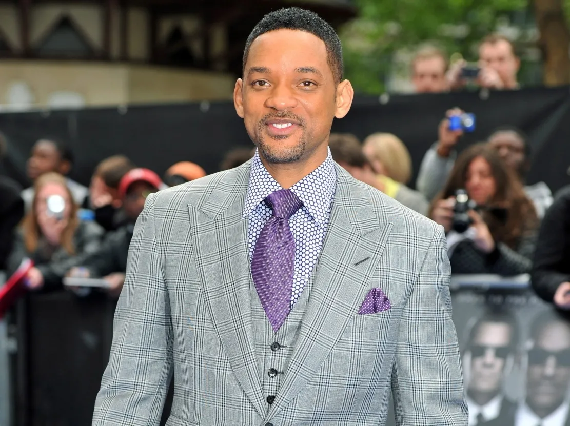 Faceci w czerni i wystrojone gwiazdy na londyńskiej premierze