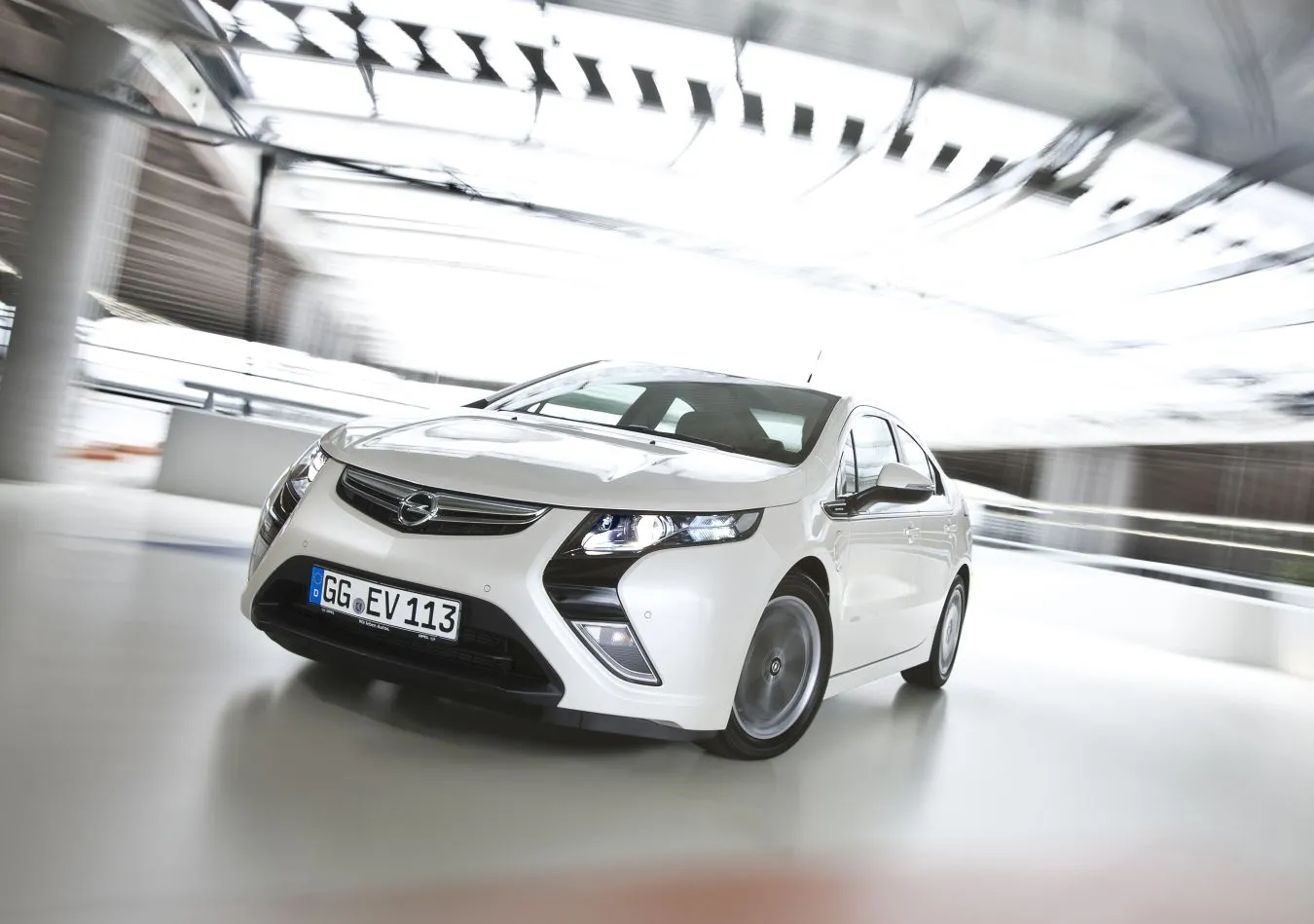 3088351-opel-ampera.jpg