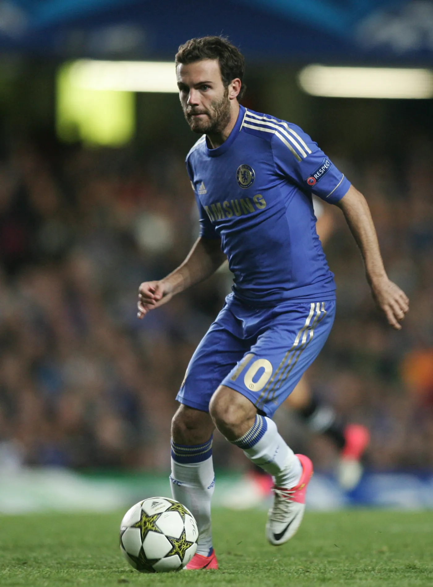 Cazorla, Mata i Michu ratują swój były klub przed bankructwem